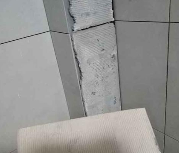 封丘瓷砖空鼓维修公司分享下厨房瓷砖脱落的补救措施。